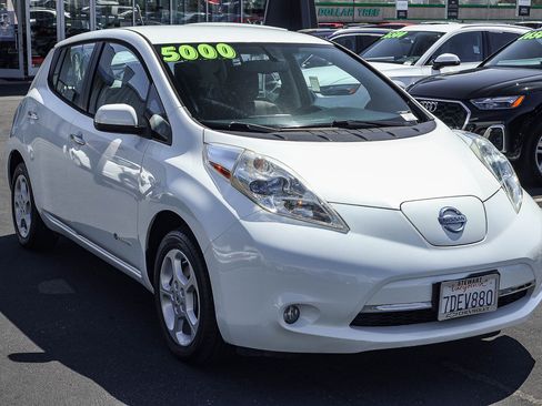 Used 2013 Nissan Leaf SV w/ LED & Quick Charge Pkg FWD image 18
