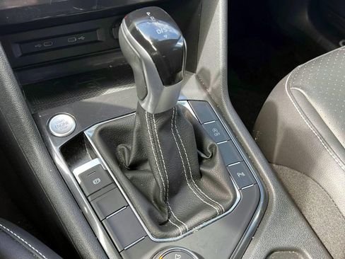 Used 2022 Volkswagen Tiguan SE R-Line image 28