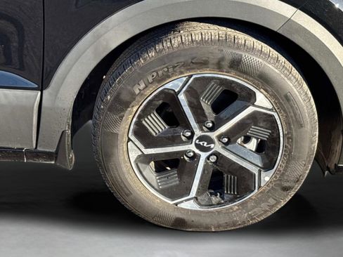 Used 2024 Kia Niro EX w/ EX Cold Weather Package image 9