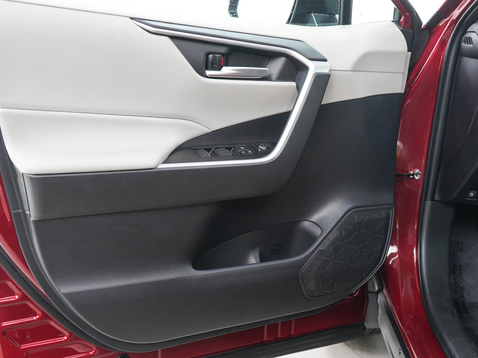 Used 2025 Toyota RAV4 XLE w/ Convenience Package AWD/4WD image 19