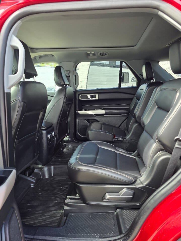 Used 2021 Ford Explorer XLT w/ Equipment Group 202A AWD/4WD image 17