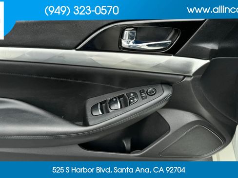 Used 2017 Nissan Maxima SR FWD image 13