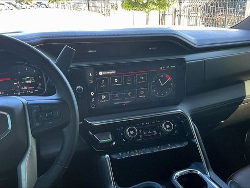 Used 2024 GMC Sierra 2500 Denali w/ Technology Package image 9