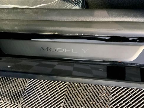 Used 2022 Tesla Model Y Long Range AWD/4WD image 9