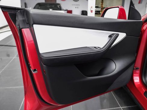 Used 2021 Tesla Model Y Long Range AWD/4WD image 37