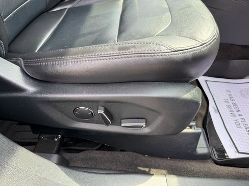 Used 2018 Ford Explorer XLT w/ Equipment Group 202A image 49