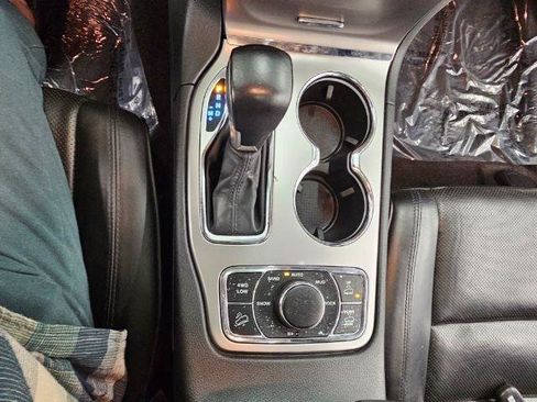 Used 2018 Jeep Grand Cherokee Overland AWD/4WD image 26