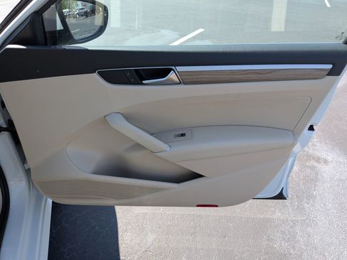 Used 2017 Volkswagen Passat 1.8T SE image 33