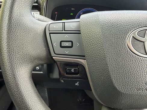 Used 2025 Toyota Camry LE image 24