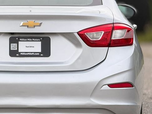 Used 2017 Chevrolet Cruze LS FWD image 14