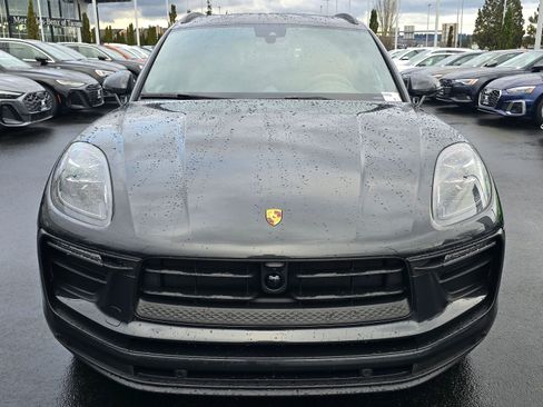 Used 2025 Porsche Macan image 9