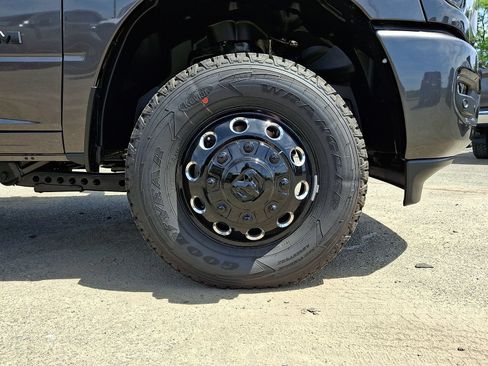 New 2026 RAM 3500 Big Horn AWD/4WD image 5