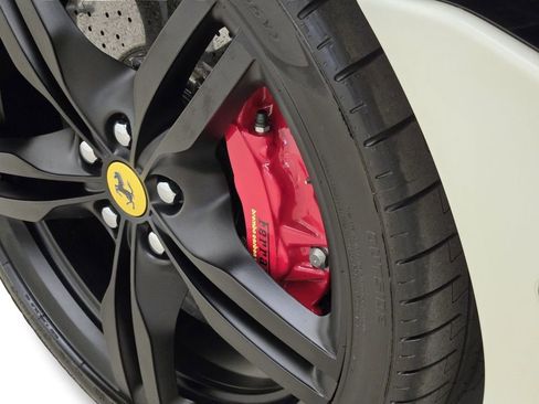 Used 2020 Ferrari Portofino image 14