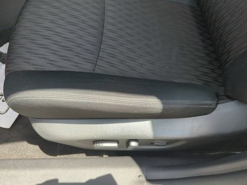 Used 2018 Nissan Rogue SV FWD image 35