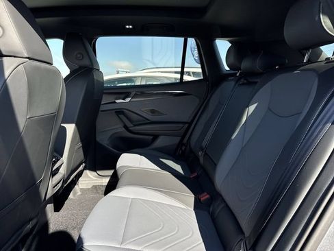New 2026 Volkswagen Tiguan SE R-Line FWD image 9