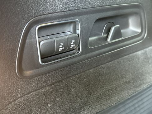 Certified 2025 Mercedes-Benz GLS 580 4MATIC image 11