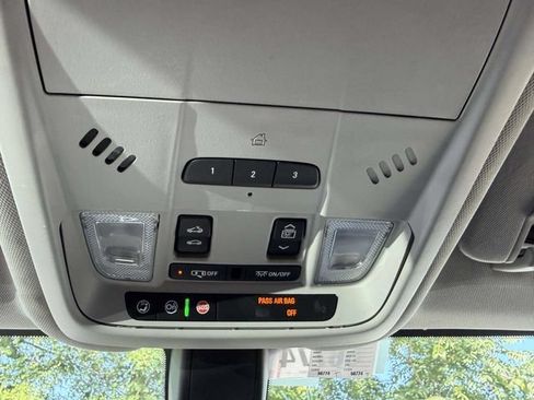 Used 2018 Chevrolet Equinox LT w/ Sun & Infotainment Package FWD image 30