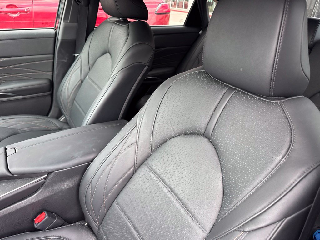 Used 2021 Toyota Avalon Limited w/ Advanced Safety Package FWD image 4