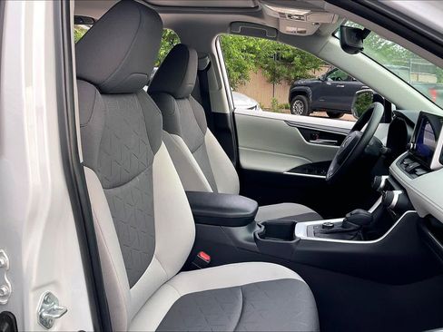 Used 2025 Toyota RAV4 XLE w/ Convenience Package AWD/4WD image 9