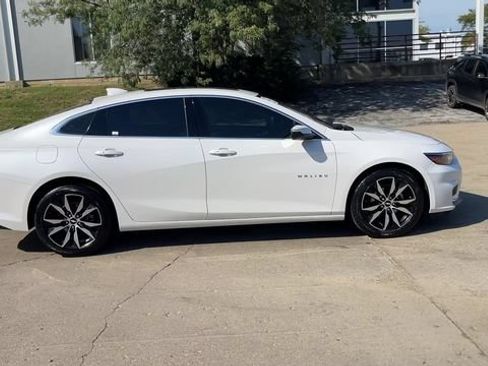 Used 2018 Chevrolet Malibu LT w/ Leather Package FWD image 9
