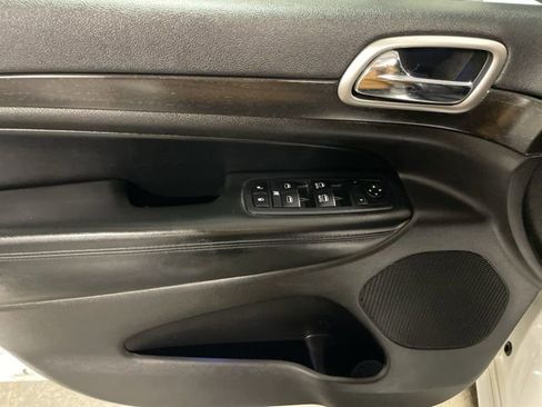 Used 2018 Jeep Grand Cherokee Altitude image 13