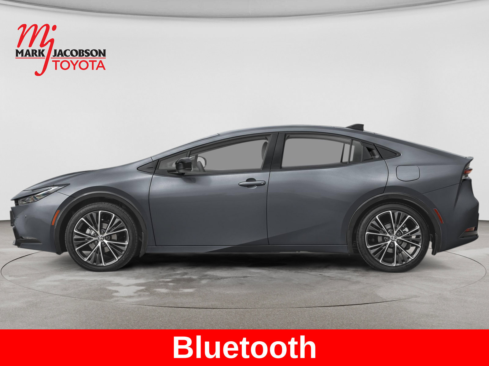 Used 2024 Toyota Prius XLE FWD image 4