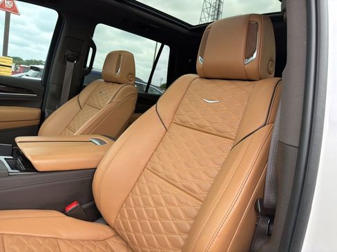 Used 2021 Cadillac Escalade Premium Luxury RWD image 21