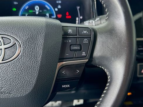 Used 2025 Toyota Camry SE image 23