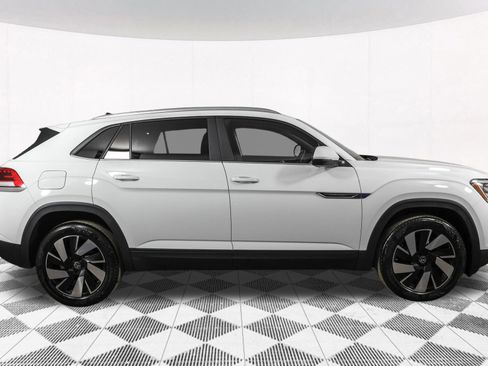 Used 2024 Volkswagen Atlas Cross Sport SE image 13