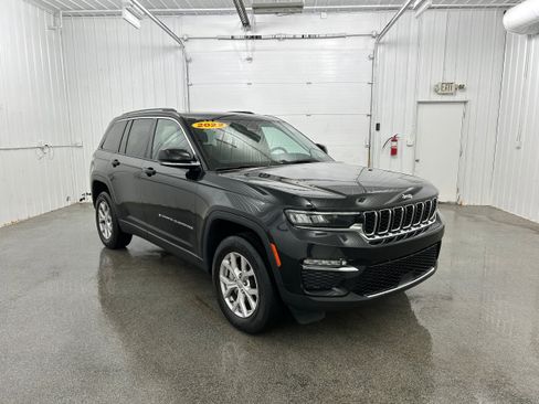 Used 2022 Jeep Grand Cherokee Limited AWD/4WD image 2