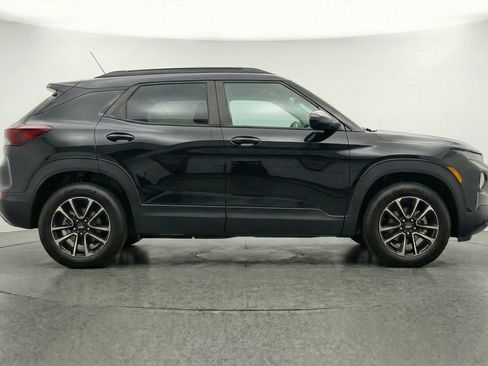 Used 2025 Chevrolet TrailBlazer LT image 11