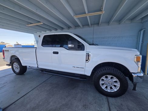 Used 2022 Ford F250 XLT w/ XLT Value Package AWD/4WD image 2