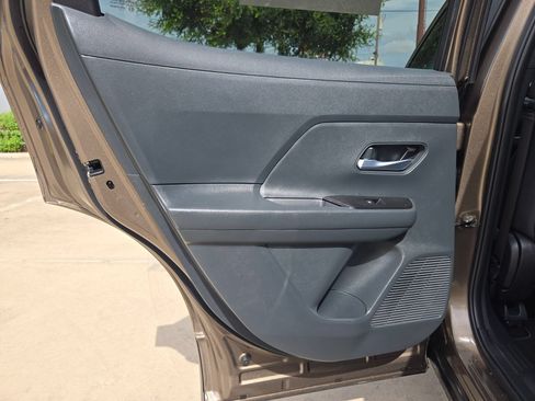 Used 2025 Nissan Kicks SV FWD image 14