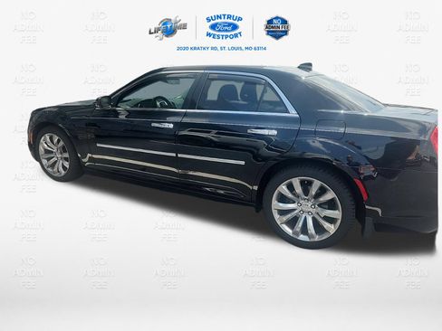 Used 2018 Chrysler 300 Touring L RWD image 6