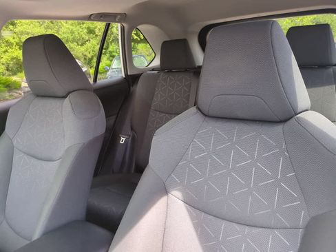 Used 2025 Toyota RAV4 XLE w/ Convenience Package FWD image 8