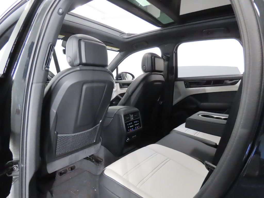 Certified 2026 Porsche Cayenne E-Hybrid AWD/4WD image 47