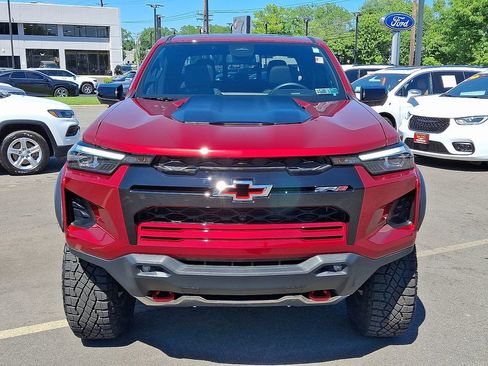 Used 2025 Chevrolet Colorado ZR2 w/ Technology Package AWD/4WD image 2