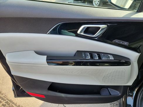 Used 2022 Kia Carnival SX image 13