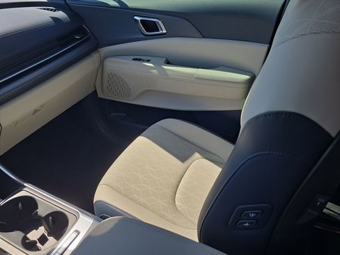 New 2026 Kia Carnival EX FWD image 16