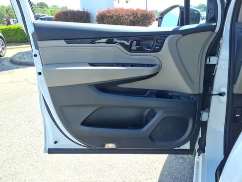 Used 2023 Honda Odyssey Elite image 10