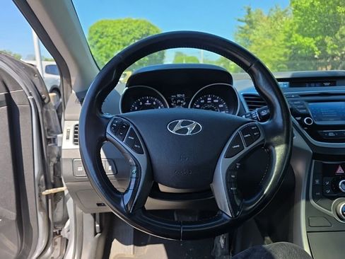 Used 2015 Hyundai Elantra SE w/ Option Group 03 FWD image 14