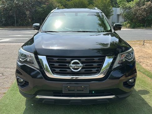 Used 2018 Nissan Pathfinder SL AWD/4WD image 2