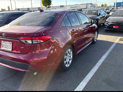 Used 2022 Toyota Corolla LE image 2