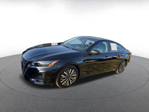 Used 2025 Nissan Altima 2.5 SV FWD image 4