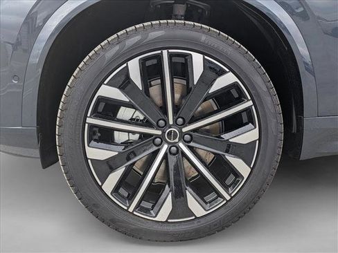 Used 2026 Volvo XC90 B5 Plus w/ Protection Package AWD/4WD image 11