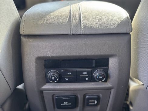 Used 2018 Chevrolet Traverse Premier w/ Driver Confidence II Package image 16