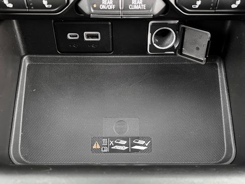 Used 2021 Chevrolet Suburban Z71 image 26