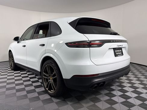 Certified 2022 Porsche Cayenne S AWD/4WD image 3