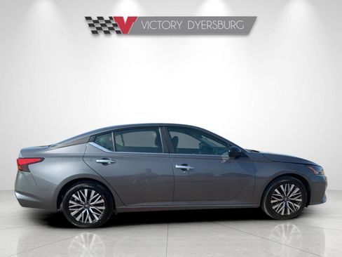 Used 2025 Nissan Altima 2.5 SV FWD image 3