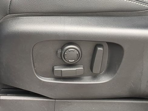 Used 2025 Land Rover Discovery Dynamic SE image 18